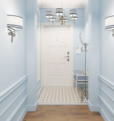 Белая входная дверь в квартире